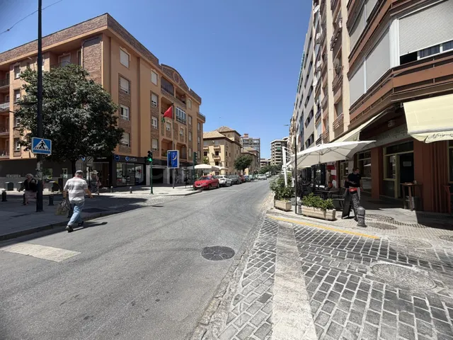 Local en la misma calle Alhamar — 4
