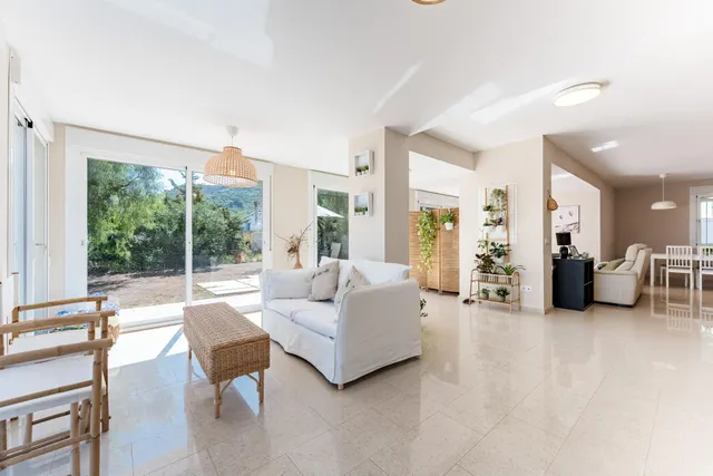 CHALET INDEPENDIENTE DE UNA SOLA PLANTA CON PISCINA — 21