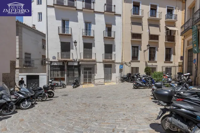 Invierte en una ubicación privilegiada en el corazón de Granada — 31