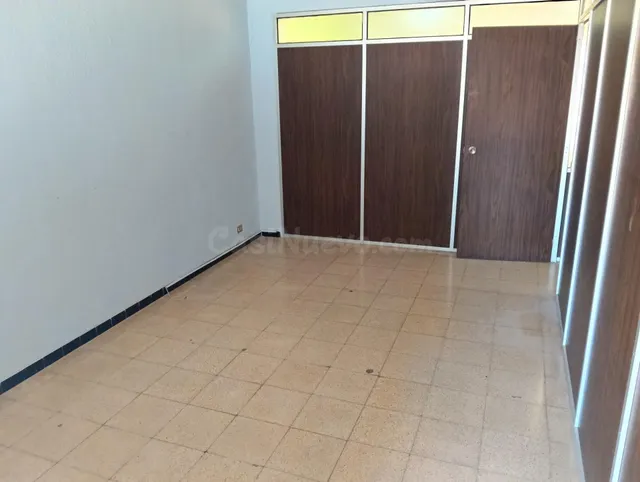 Piso céntrico en Castellón con gran potencial de reforma — 3