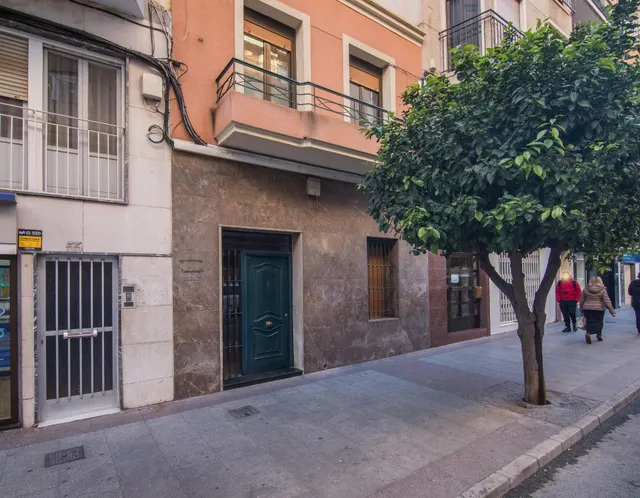VIVIENDA UNIFAMILIAR CENTRICA — 2