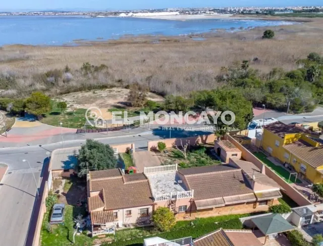 Fantástico chalet independiente con jardín privado en la exclusiva zona de Los Balcones, Torrevieja — 7
