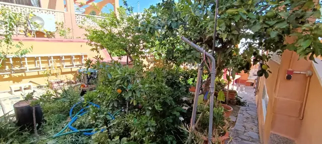 Gran chalet independiente de 3 plantas con dos viviendas y piscina — 19