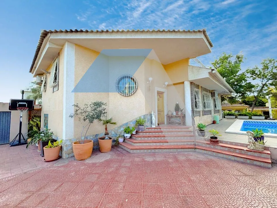 Magnífico Chalet en Parcela Urbana en Haygón
