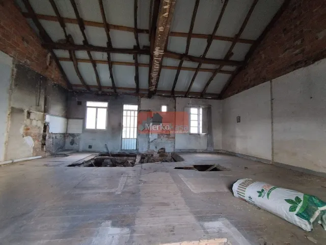 SE VENDE CASA ADOSADA PARA REFORMAR EN SAGRADO CORAZÓN