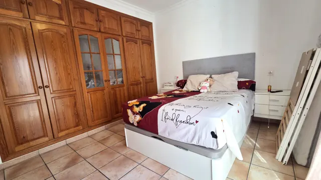 Casa adosada con amplios espacios interiores y exteriores, próxima a María Guerrero — 18
