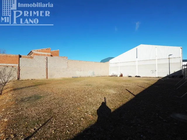 Solar junto a calle Pizarro de Tomelloso, de 593 m2 y 27 m d - foto 4