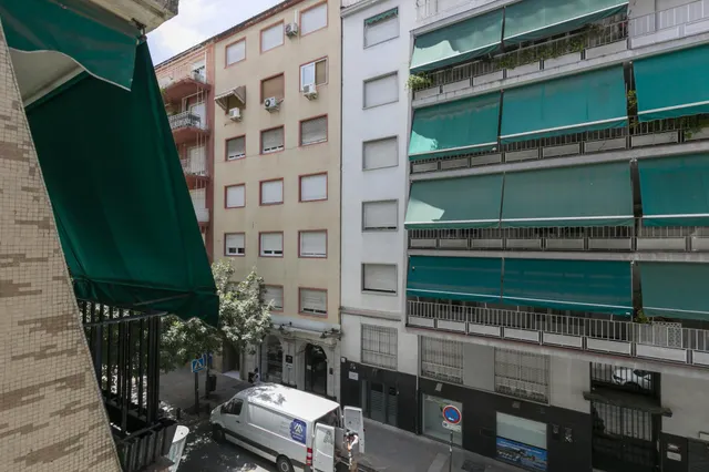 ✨ EXCLUSIVO PISO DE 253 m2 EN GRANADA CENTRO – 2.800 €/MES DE RENTABILIDAD — 16
