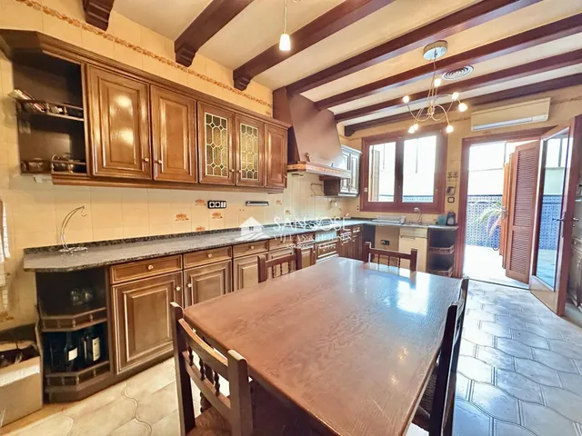 SE VENDE CASA CON PISCINA EN GLORIETA DE NOVELDA. — 29