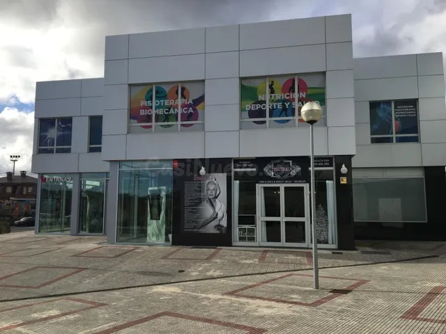 Amplias oficinas en alquiler cerca de Santander. - foto 5