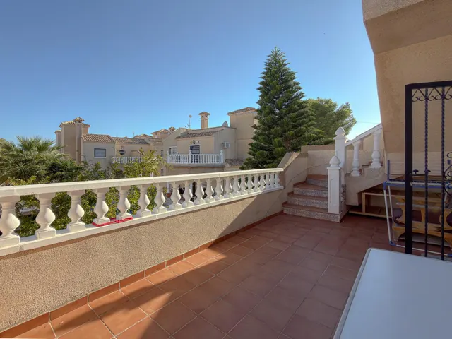 Orihuela Costa! Impresionante Villa Mediterránea con generosa parcela y amplias terrazas + Solarium privado con increíbles vistas panorámicas — 22