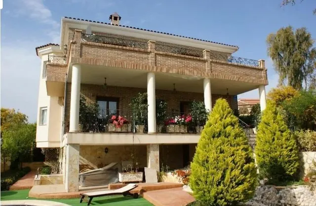 Villa de Lujo independiente, 5 dormitorios, 4 baños, piscina, jardines, gran parcela, en Ciudad Quesada!!! — 44