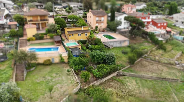 Casa con piscina, jardín y vistas al Montseny – parcela gran