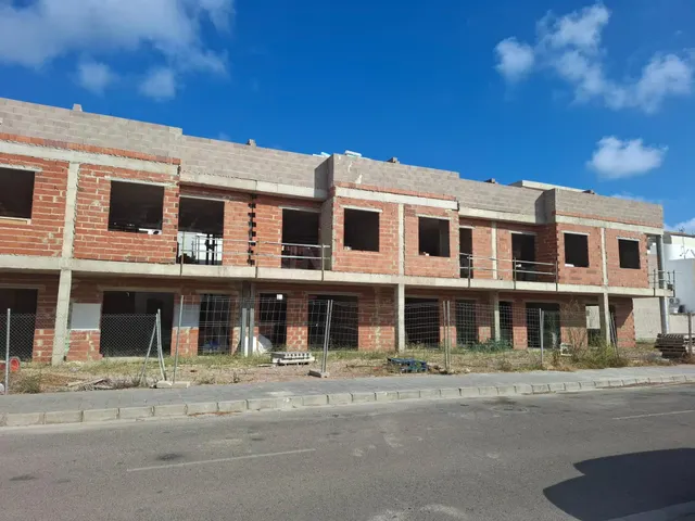 ADOSADO A ESTRENAR JUNTO A LA PLAYA DE MONCOFA - foto 3