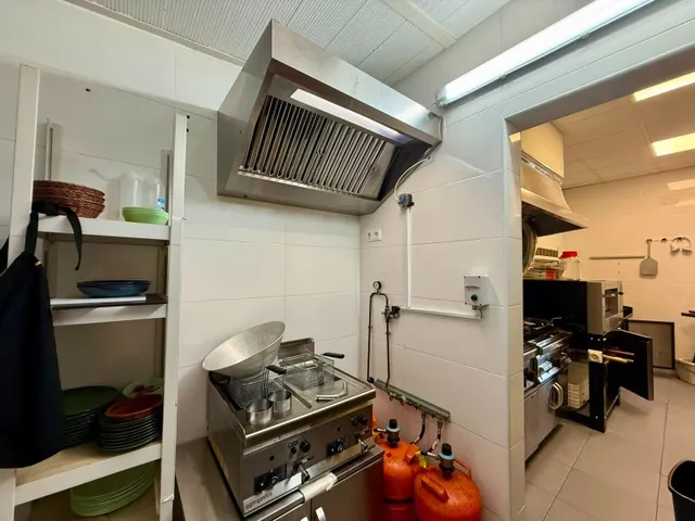 Local comercial 101m² en venta - Los secanos — 41