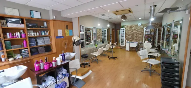 SALÓN DE PELUQUERIA CENTRO DE ESTÉTICA EN TRASPASO
