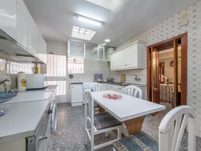 DISFRUTE DEL CENTRO DE GRANADA SIN RENUNCIAR A LAS COMODIDADES DE UNA CASA PAREADA CON JARDIN. — 22