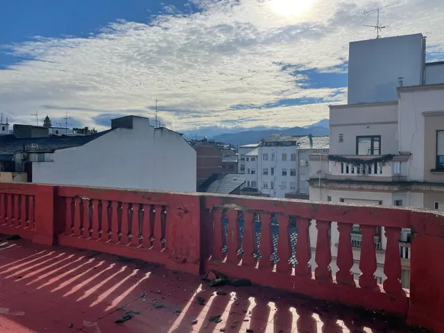 SE VENDE EDIFICIO EMBLEMÁTICO EN EL CENTRO DE PONFERRADA — 28