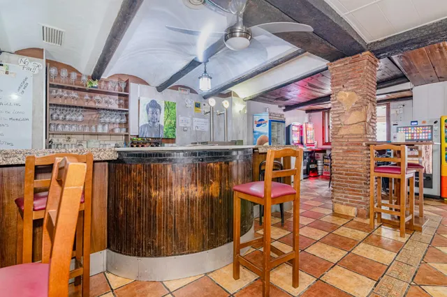 Bar en funcionamiento con local en propiedad, terraza y negocio completo en Atarfe — 14