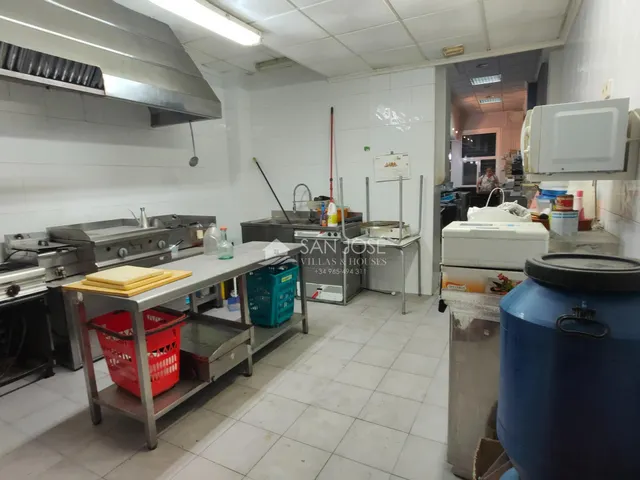 SE VENDE LOCAL CON CAFETERIA-BAR MONTADO CON LICENCIA EN BUENA ZONA DE NOVELDA — 27