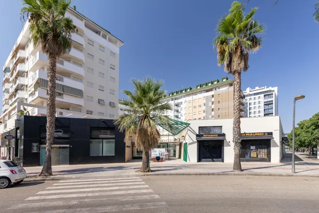 VIVIENDA CON PISCINA, PLAZA DE GARAJE Y TRASTERO — 46