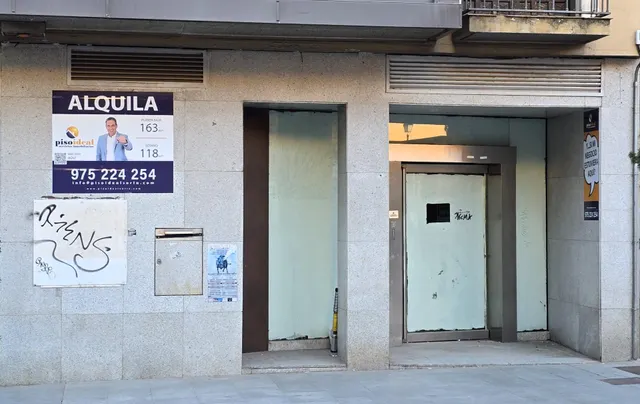 Local calle Ferial, zona peatonal — 22