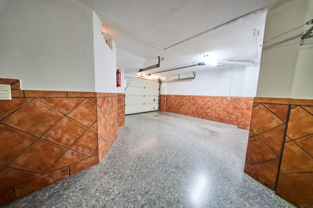 Espacio, calidez y terrazas para disfrutar: una casa con personalidad en Churriana de la Vega — 35