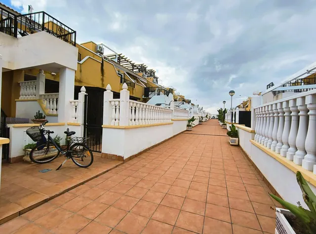 VENTA DE EXCLUSIVO BUNGALOW ÁTICO CON ESPECTACULAR TERRAZA — 32