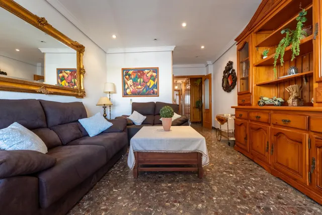 Piso de 3 dormitorios en Puerto de Estepona a 100 metros del paseo maritimo. — 15