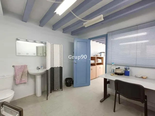 Local comercial a pie de calle de 240m2 en Zona Instituts — 18