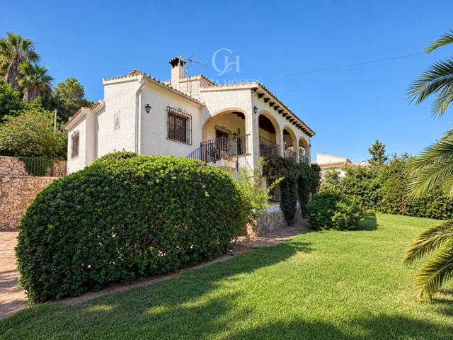 VILLA JARDI · DOBLE PARCELA, JARDINES MADUROS Y VISTAS AL MO - foto 4