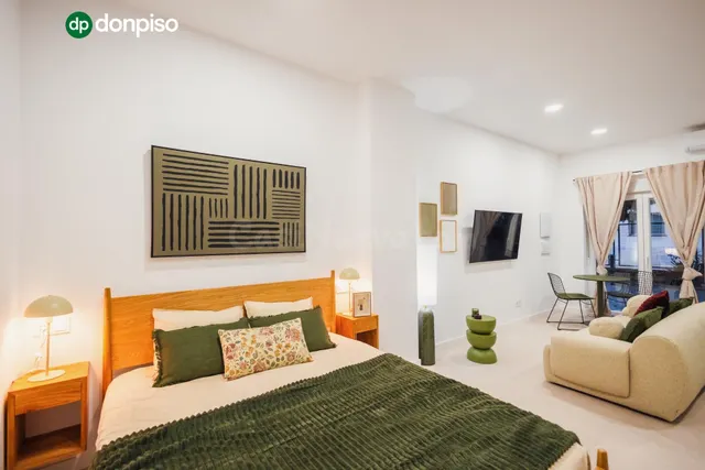 Tu refugio de diseño en el corazón de Granada: Estilo, practicidad y comodidad a pie de calle. — 4