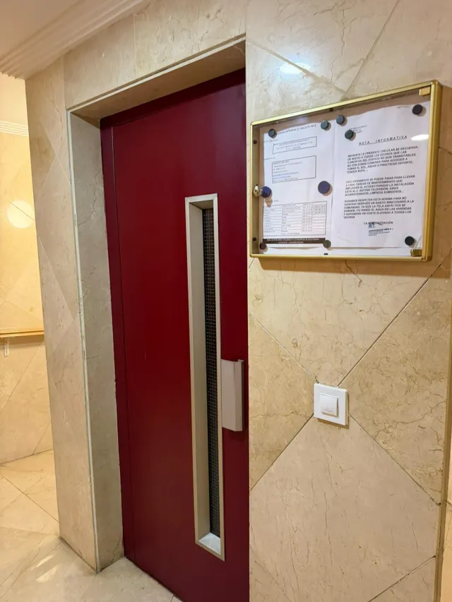 ALQUILER DE EXCELENTE Y AMPLIA VIVIENDA QUE HACE ESQUINA EN ZONA CENTRO DE ALICANTE — 26