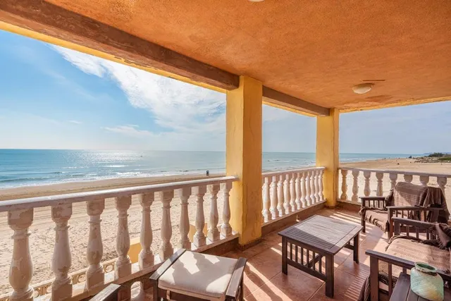 CHALET EN PRIMERA LINEA EN PLAYA GUARDAMAR 6 HABS — 2