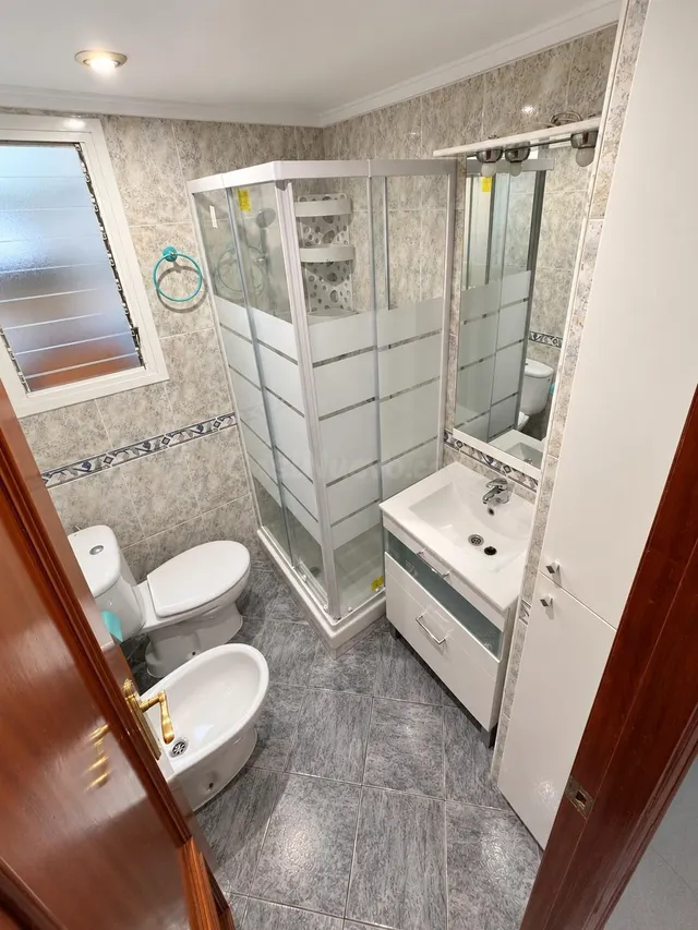 Piso de 4 habitaciones con ascensor y patio en Benicalap — 5