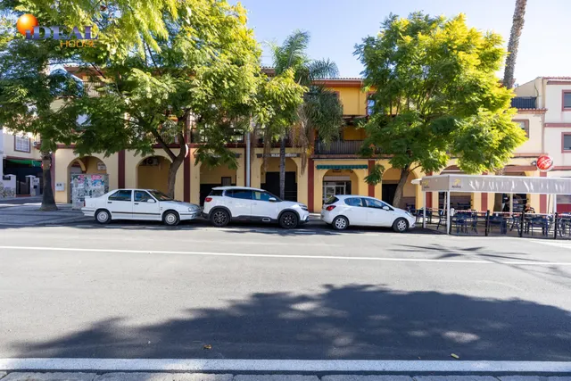 Local Comercial Avenida Enrique Martín Cuevas No.6 L8 — 28