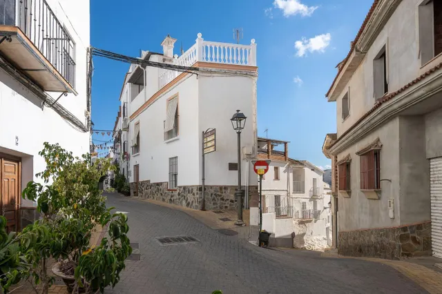 Tradicional casa de pueblo ubicada en Tolox — 32