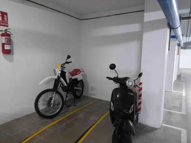 Plazas de Parking para COCHE o MOTOS en la Plaça Granollers de Mataró — 2