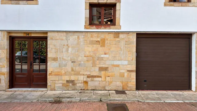 PISO CON GARAJE CERRADO EN EL CENTRO DE COMILLAS — 2