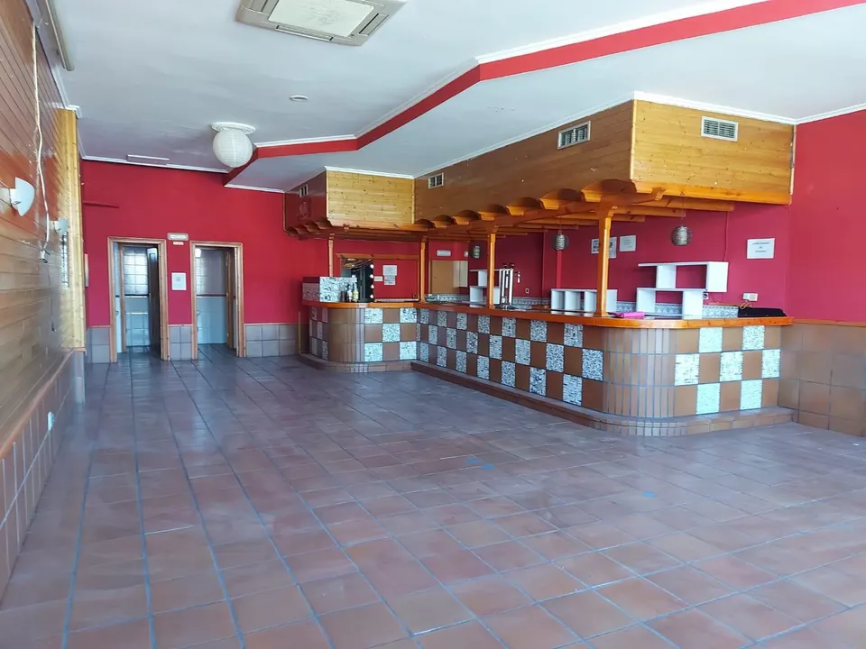 Local Comercial en zona Fuentesnuevas.