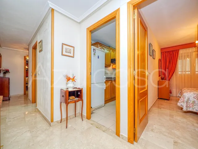 Piso en venta de 4 dormitorios y 2 baños completos con garaje Junto al Mercado Central de Alicante — 29