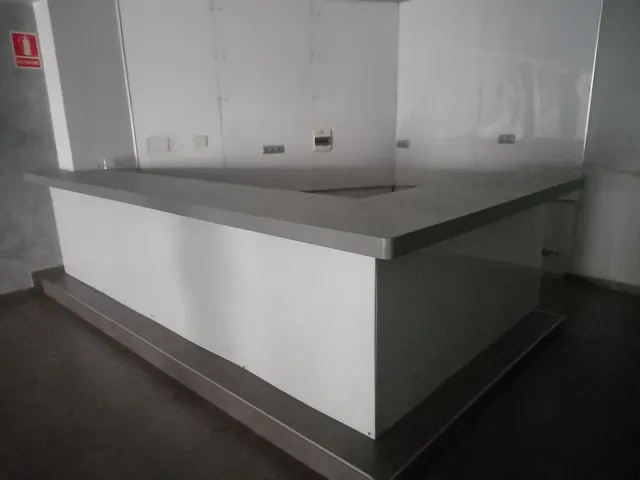 SE ALQUILA LOCAL — 5