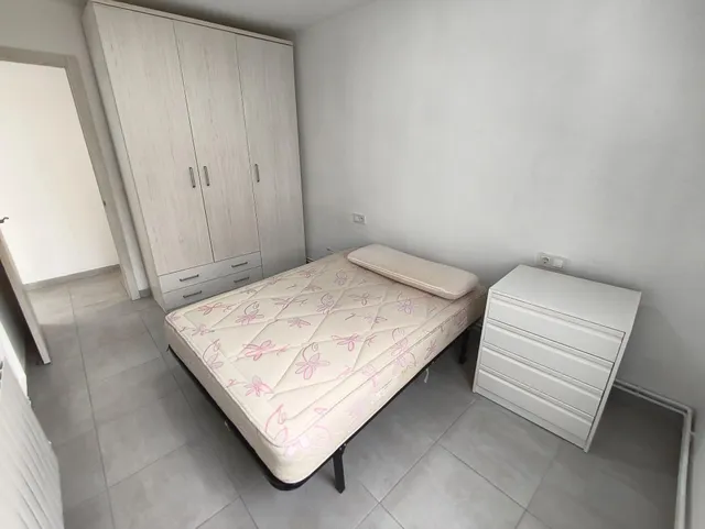 Piso de 72m2 útiles. Distribuido en tres dormitorios, salón, cocina y baño — 20