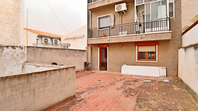 ¡Descubre tu nuevo espacio de trabajo en el corazón de la ciudad! Presentamos un local de dos planta — 9