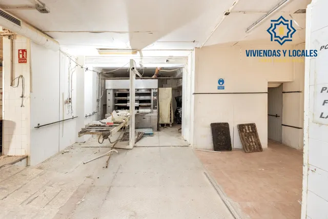 Local + vivienda en Avda. Cadiz — 48