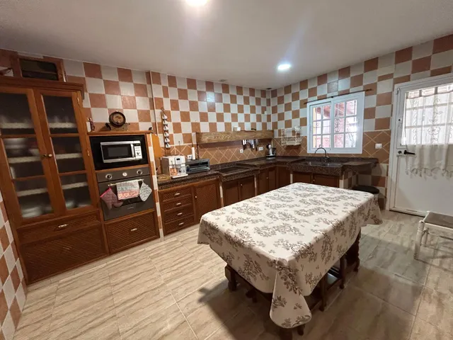 VIVIENDA INDEPENDIENTE CON TERRENO — 25