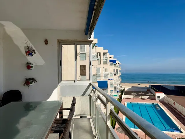 Piso en primera línea de mar con vistas espectaculares – El  - foto 3