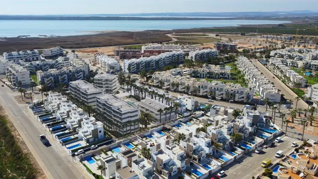 Apartamentos y adosados de obra nueva en El Raso (Guardamar 