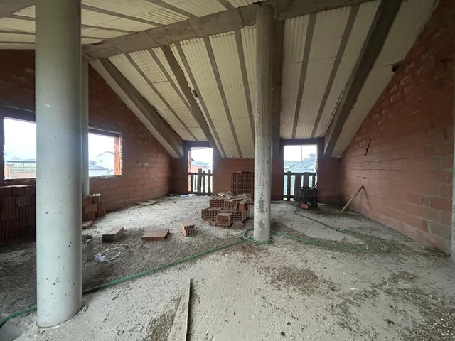Se vende casa en construcción — 5