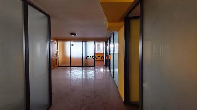 LOCAL COMERCIAL EN PLANTA ENTRESUELO EN VENTA Y ALQUILER — 4